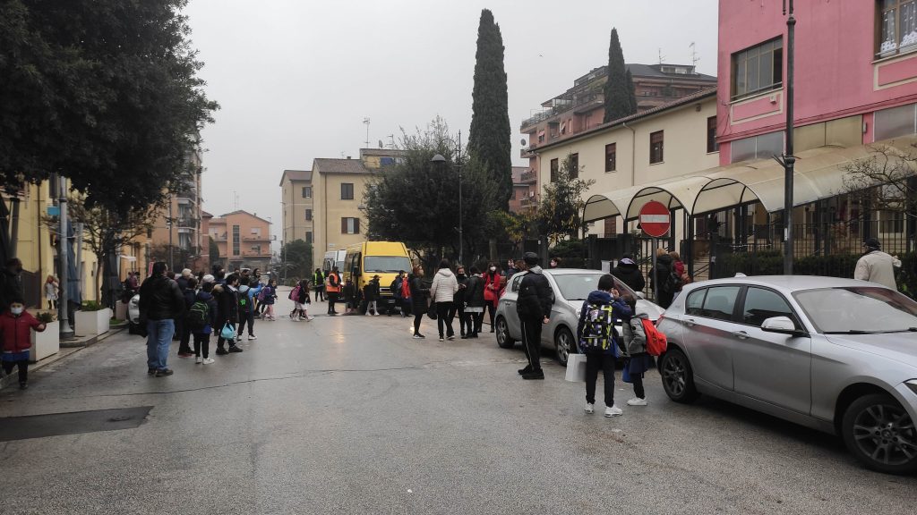 scuolabus artena scuola de gasperi