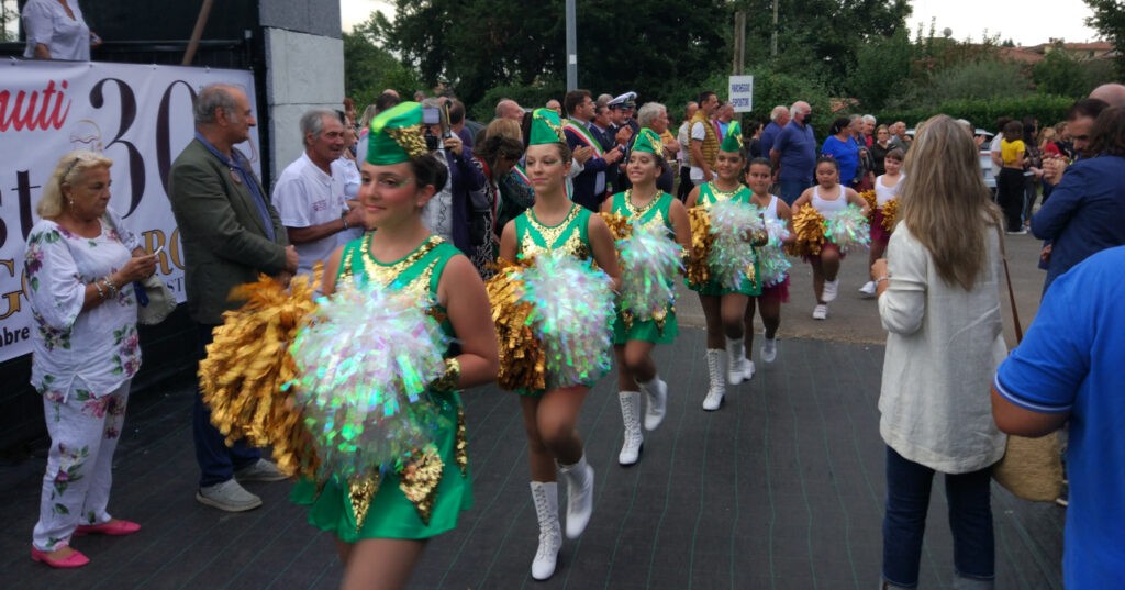 inaugurazione festa del fungo porcino lariano 2022 majorettes