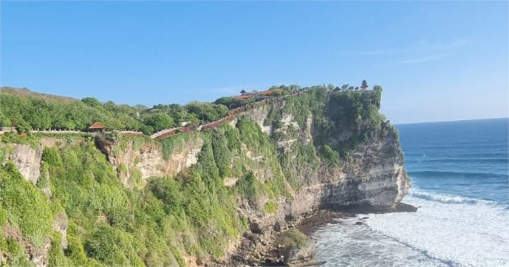 Vista del tempio di Uluwatu bali