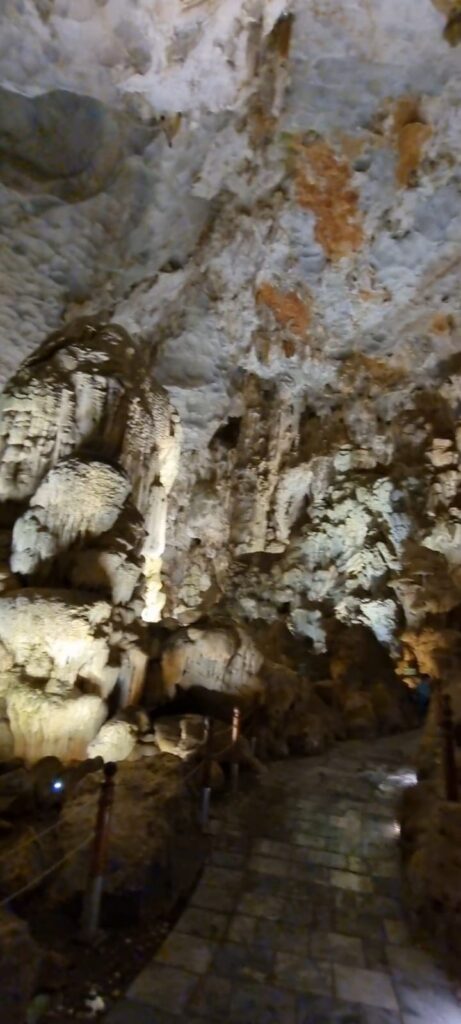 La grotta di Thien Cung vietnam