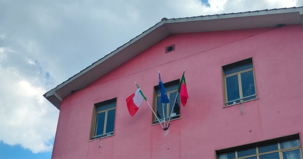 artena scuola de gasperi bandiere