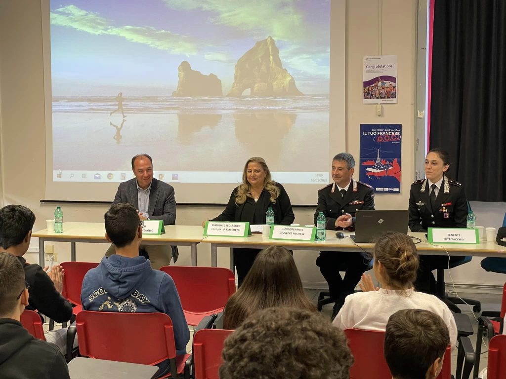 carabinieri istituto comprensivo scuola lariano