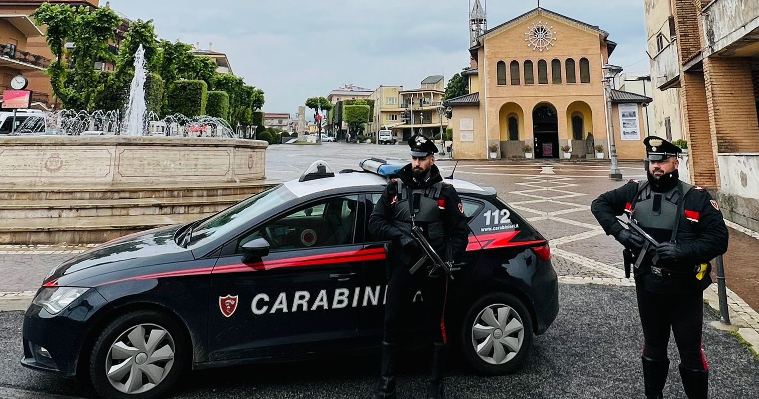 Una pattuglia dei carabinieri di Lariano